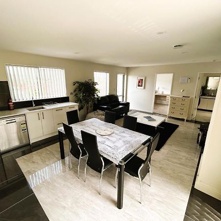 Cross Roads Apartment Pokeno Bagian luar foto