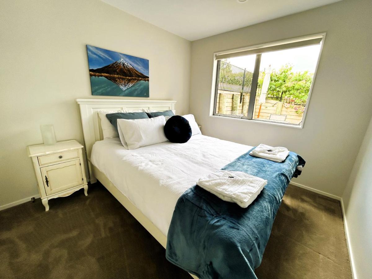 Cross Roads Apartment Pokeno Bagian luar foto
